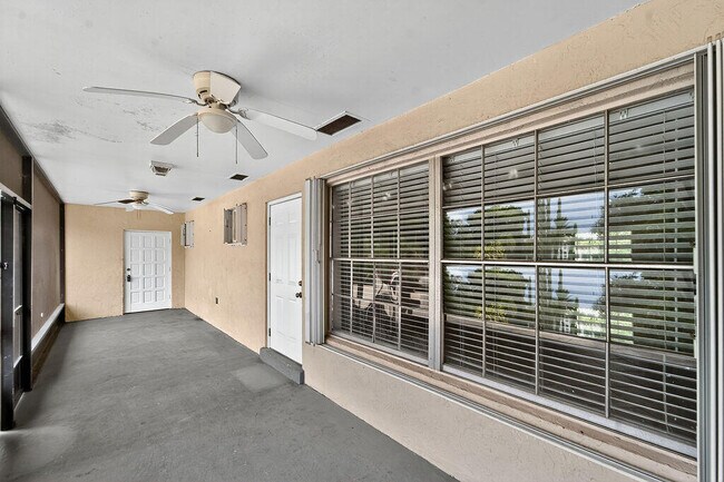 Foto del edificio - 14965 Palmwood Rd
