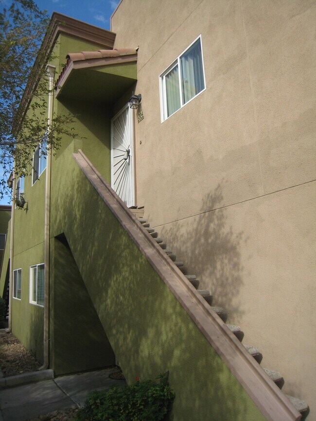 Foto del edificio - 1844 N Decatur Blvd