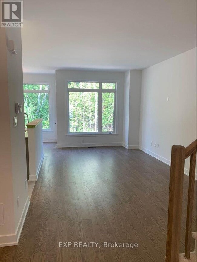 Photo du bâtiment - 2400 Goldhawk Dr