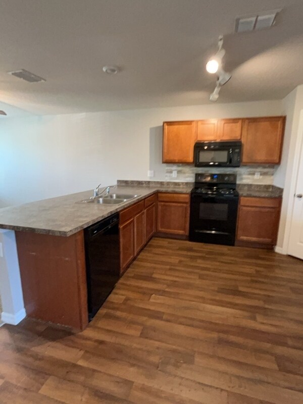Building Photo - 317 Fern Ct