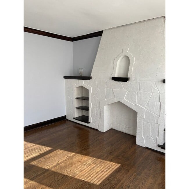 Building Photo - 1524 W 89th St
