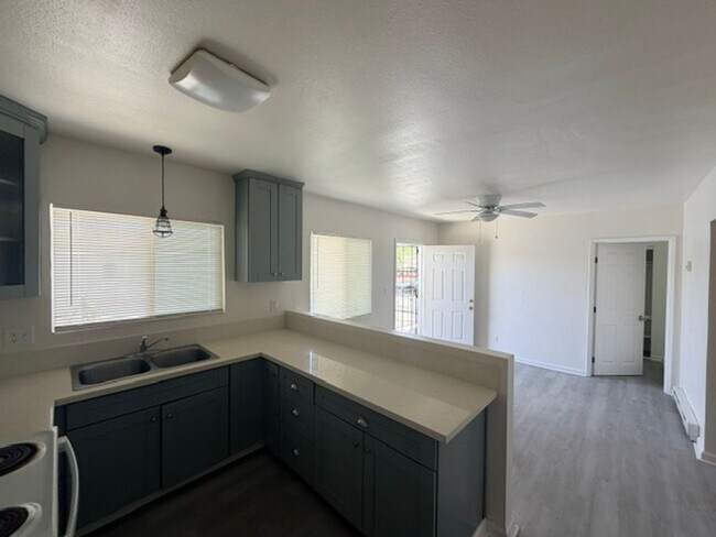 Foto del edificio - 5415 Imperial Ave