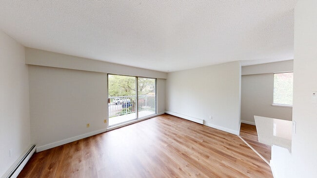 Building Photo - 2040 York