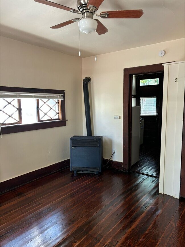 Foto del edificio - 103 Ruxton Ave