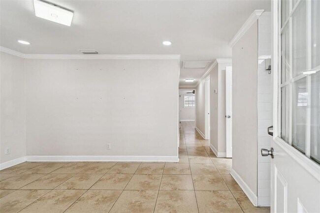 Foto del edificio - 6817 N Sterling Ave