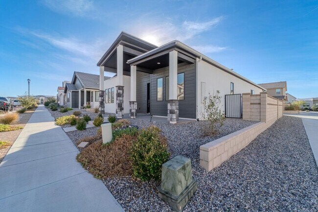Building Photo - Beautiful 3 bed 2 bath Desert Color Home! ...