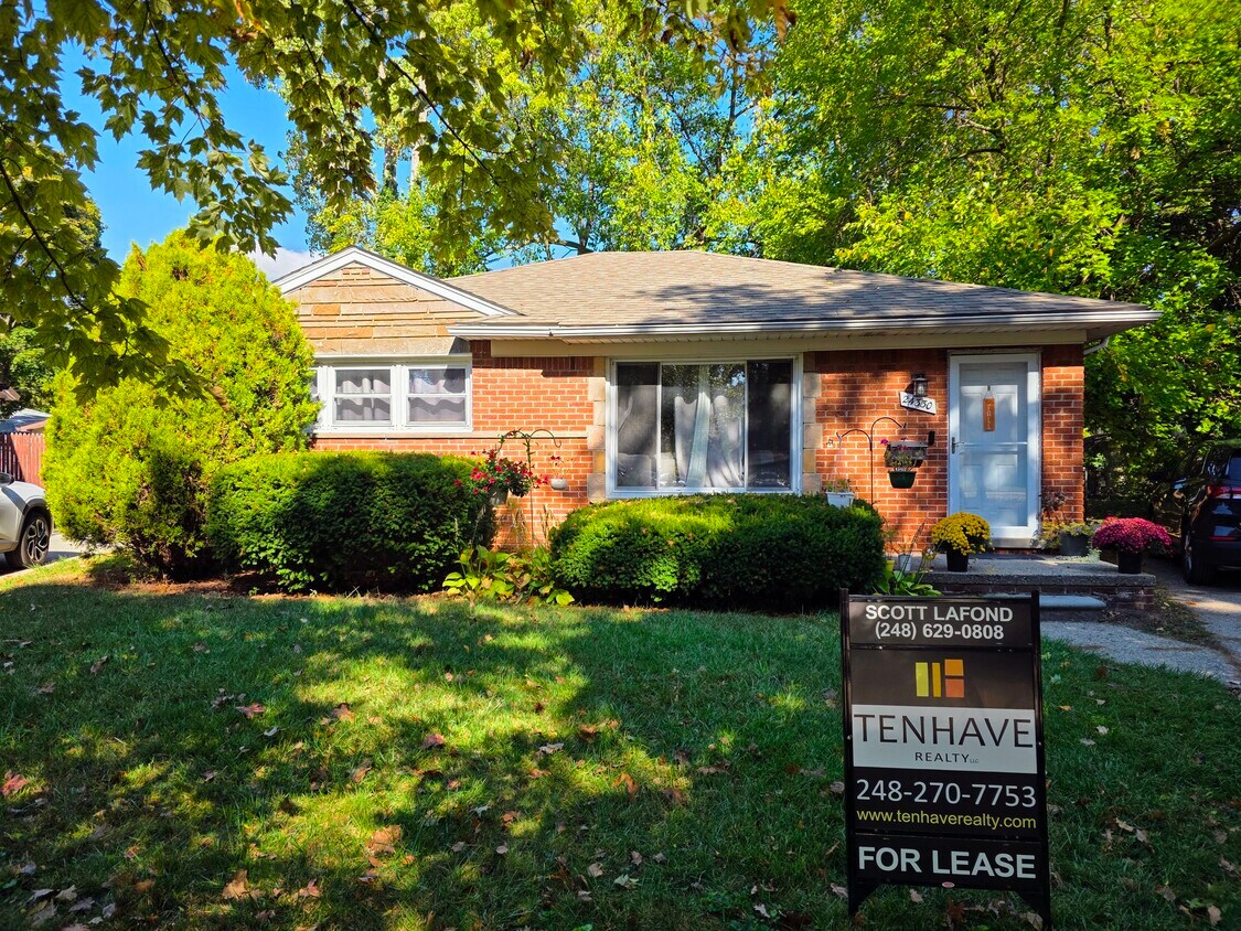 Bienvenido a casa - 24330 Manistee St