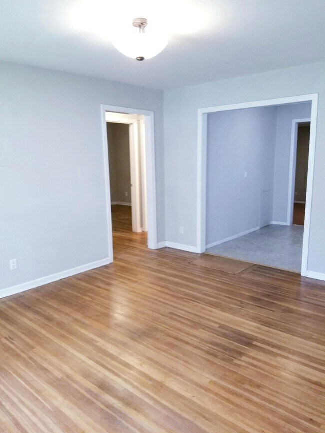 Building Photo - 407 N Glenn St