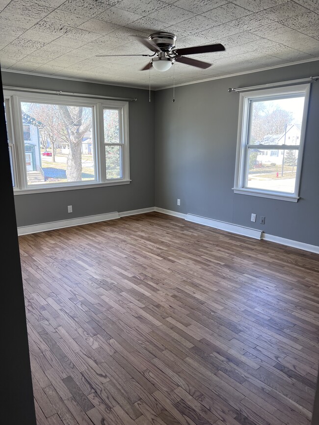 Living Room - 119 N Washington St