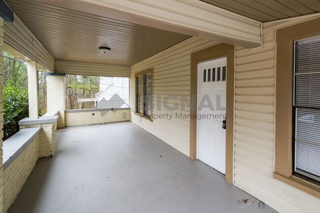 Building Photo - 529 Telford Ln