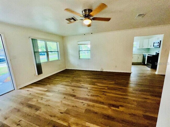 Foto del edificio - 1247 Davis Rd