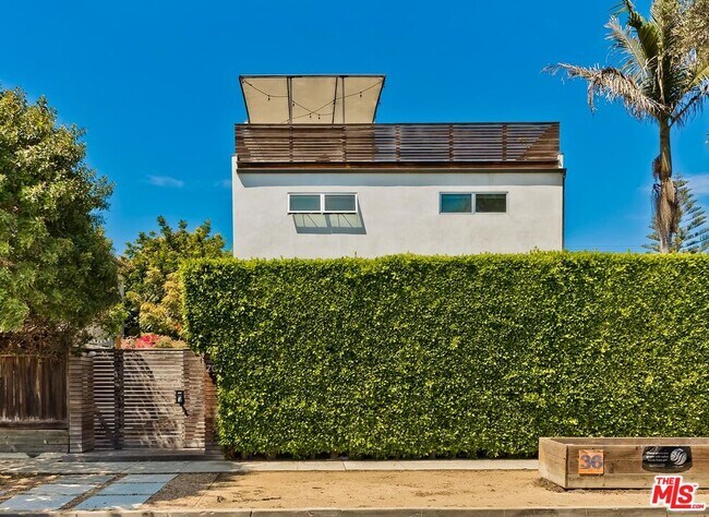 Building Photo - 705 Sunset Ave