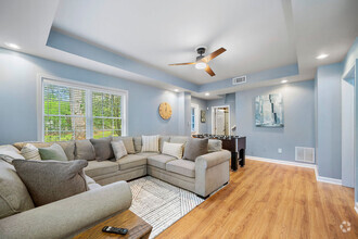 Building Photo - 550 High Point Ln