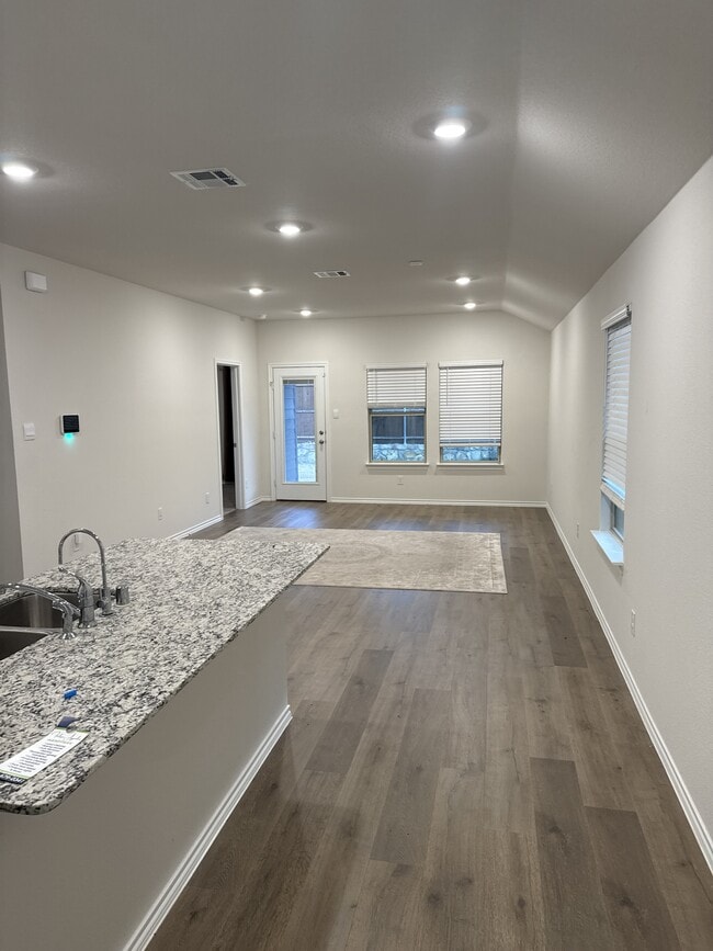 Building Photo - 3331 Watterson Wy