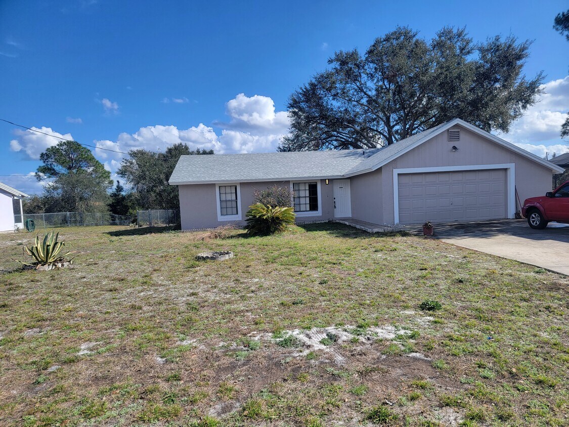 611 Blackstone Ave, Deltona, FL 32725 House for Rent in Deltona, FL