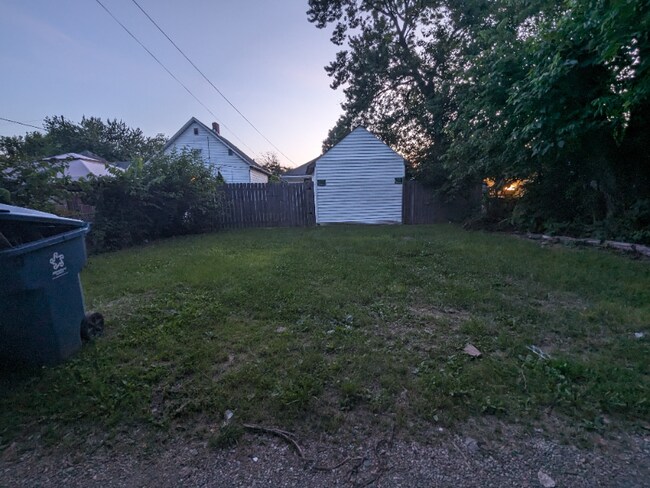 Building Photo - 855 S Tremont St
