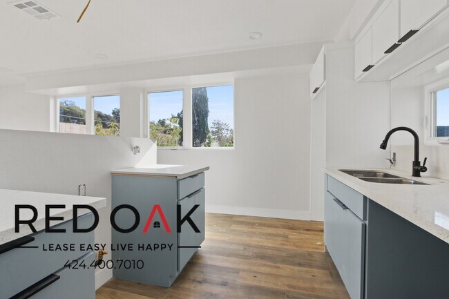 Building Photo - BRAND NEW Developed Spacious Three Bedroom...