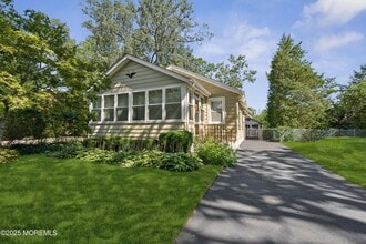 Building Photo - 712 Radnor Ave