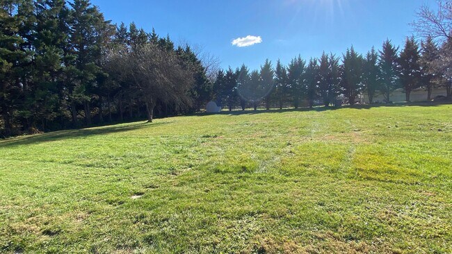 Foto del edificio - 3 Bed, 1 Bath, Rancher in Charles Town, WV