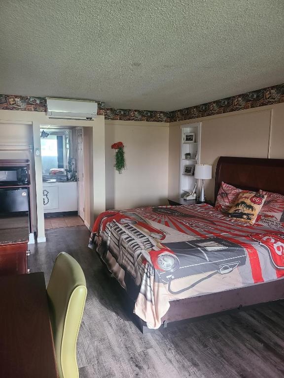 Building Photo - 625 E St Joseph St