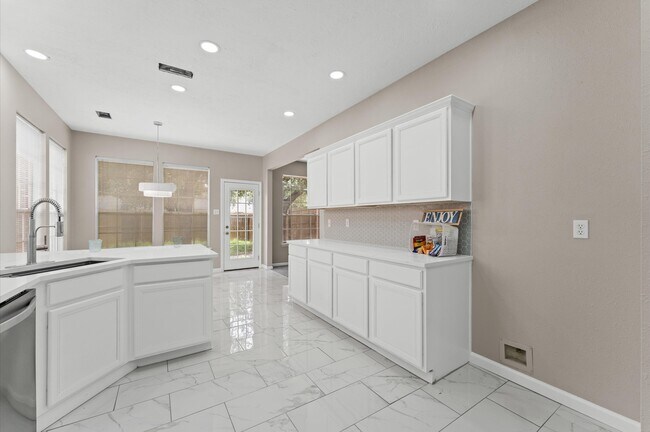 Foto del edificio - 15306 Goodman St