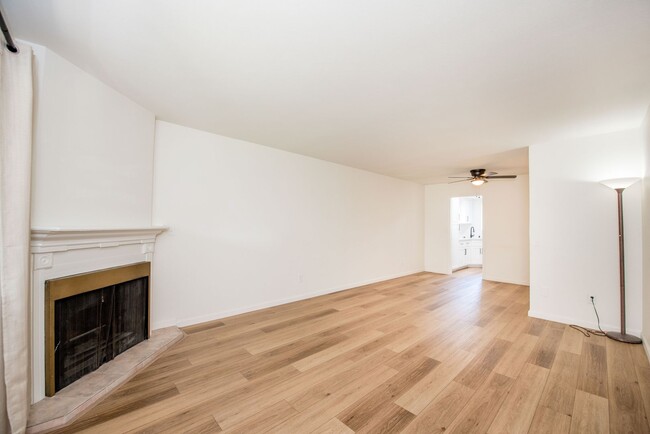 Foto del edificio - Remodeled Townhome