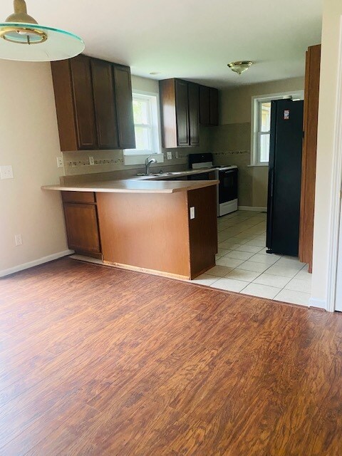 Building Photo - 8953 Canna Dr