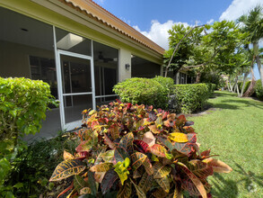Building Photo - 6817 Via Regina