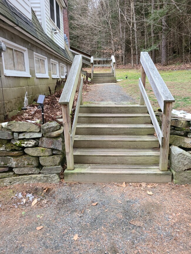 Walkway - 4 Pipers Ln