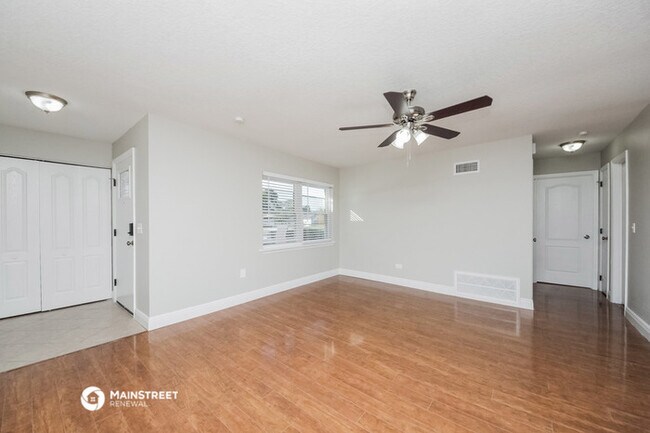 Building Photo - 881 Evangeline Ave