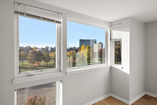 Building Photo - 2028 Pine St