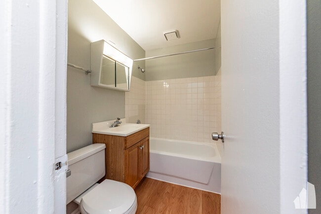 Building Photo - 4547 North Dover-3C