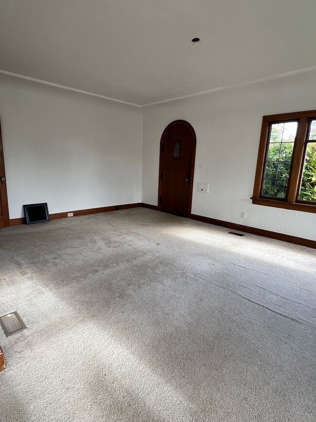 Building Photo - 2232 Rainier Ave