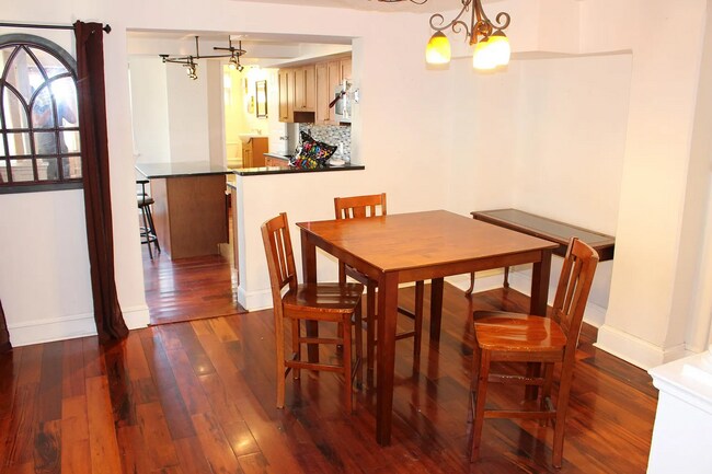 Foto del edificio - Charming 4BD/3BA | West Chester Borough | Steps to Dining & Shopping