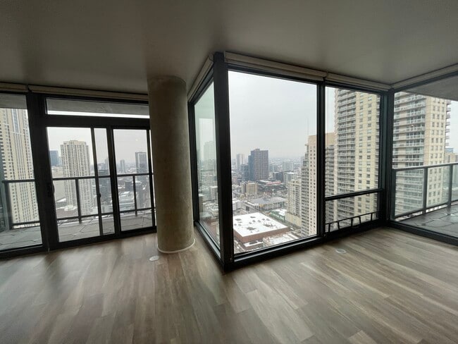 Building Photo - 509 N Dearborn St