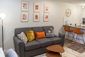 Building Photo - 317 Cranbrook Square SE