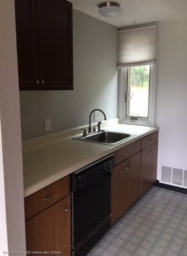 Kitchen - 242 N East St