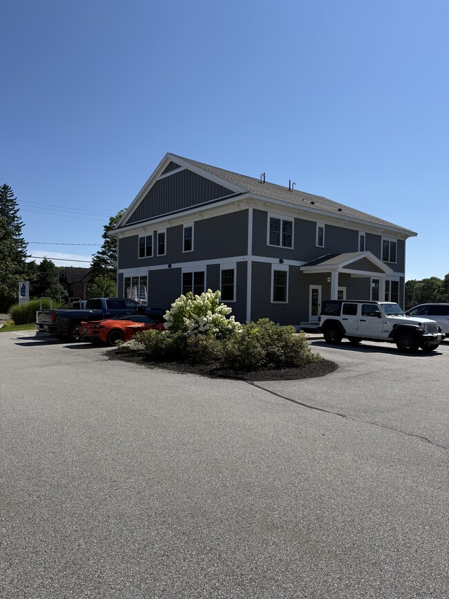 Building Photo - 147 Portsmouth Ave. Apts.