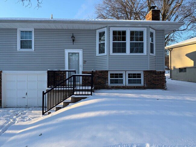 Building Photo - 2916 Iva Dr