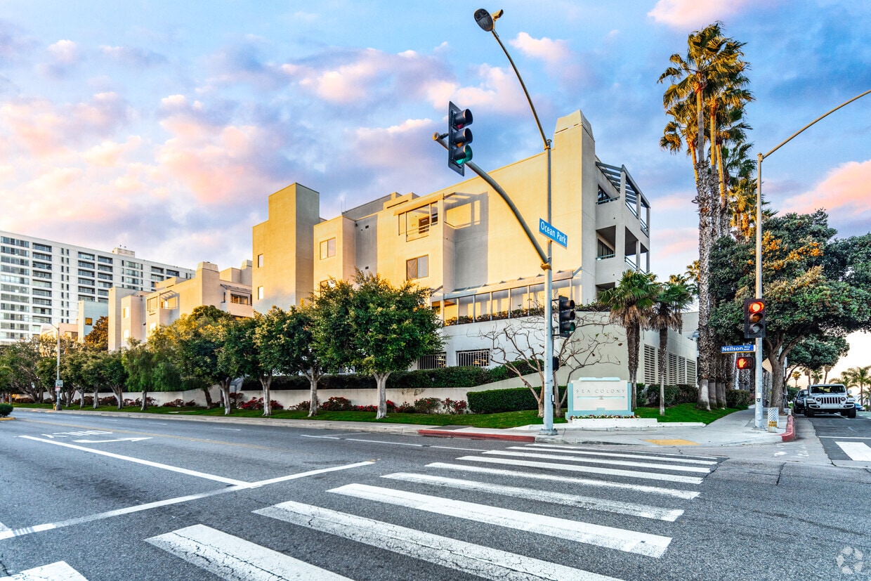 Sea Colony Apartments in Santa Monica, CA