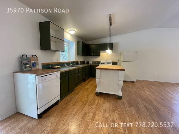 Building Photo - 3 Bedroom Home On Acreage