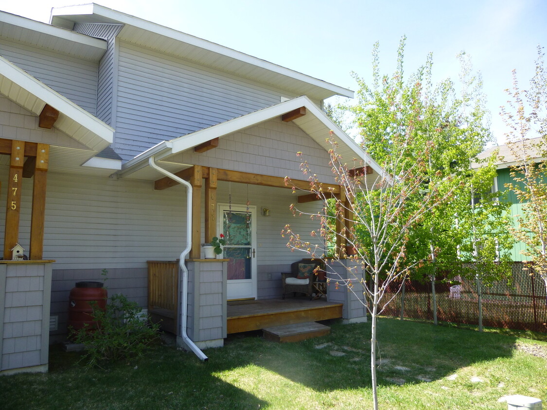 Primary Photo - Adorable Furnished Townhouse