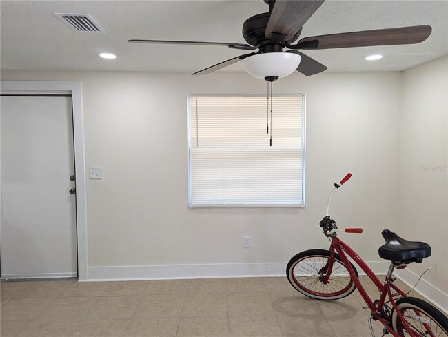 Foto del edificio - 8104 N 18th St