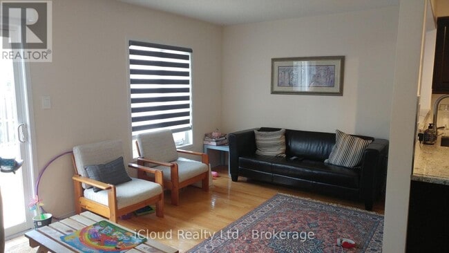 Building Photo - 3885 Skyview St
