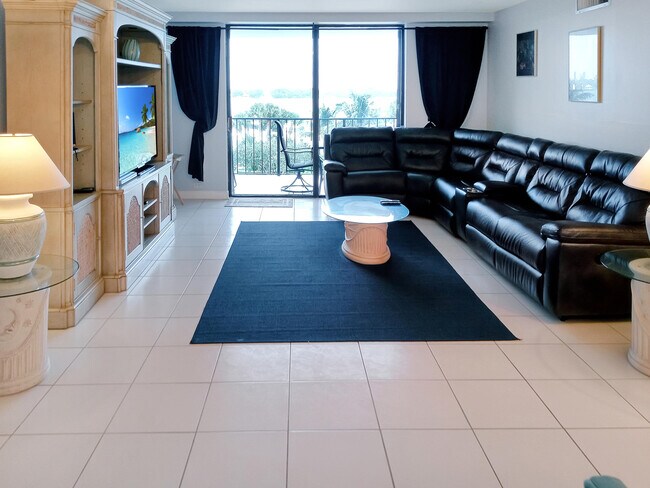 Foto del edificio - 1200 Marine Way