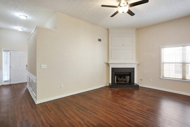 Foto del edificio - 2310 Winthrope Way Dr