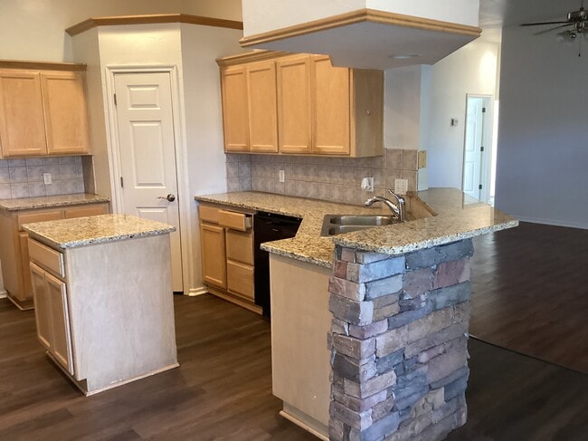 Building Photo - 17552 Zinc Dr