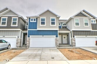 Building Photo - 756 N Old Fort Dr