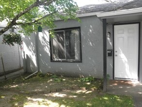Building Photo - 1118 3rd St NW