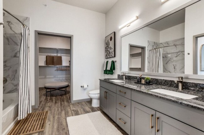 Foto del edificio - 2781 N Carroll Ave